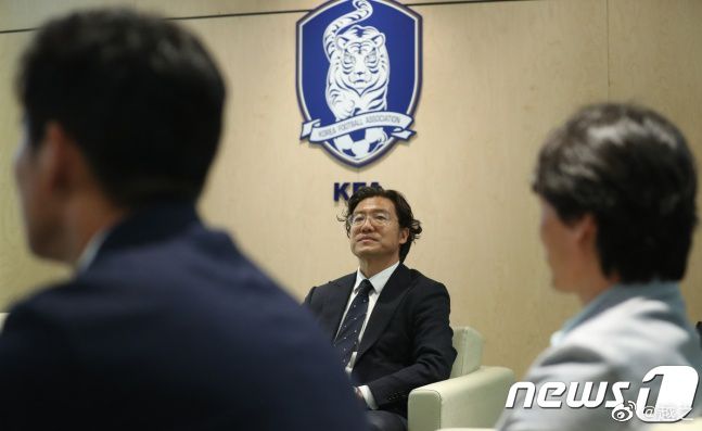 《无穷动》让我不舒服的不是这个，而是另外的因素，比如这些女人—电影里的角色的背景和演员本身的背景，很让人不舒服，她们在中国并不是普通的职业女性，而是特权阶层。